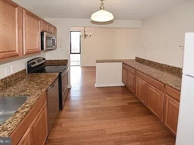 Building Photo - 2311 Pimmit Dr