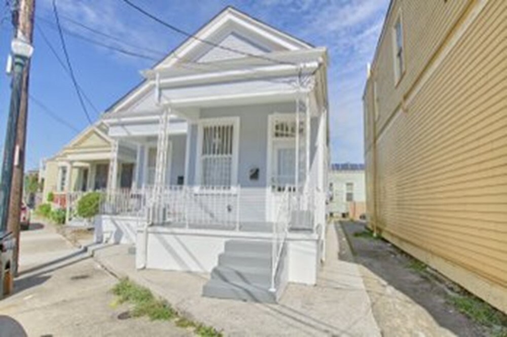 Primary Photo - 705 Felicity St