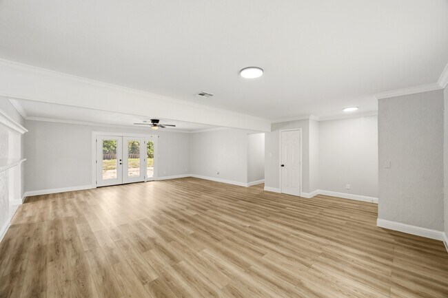 Foto del edificio - 1310 Burning Tree Rd