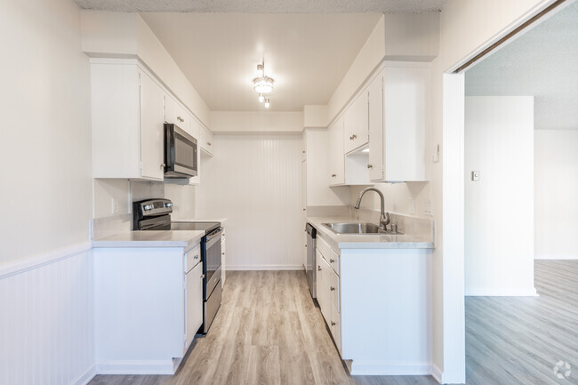 2BR, 2BA - 1,114 SQ. FT. - Tournament Patio Apartments