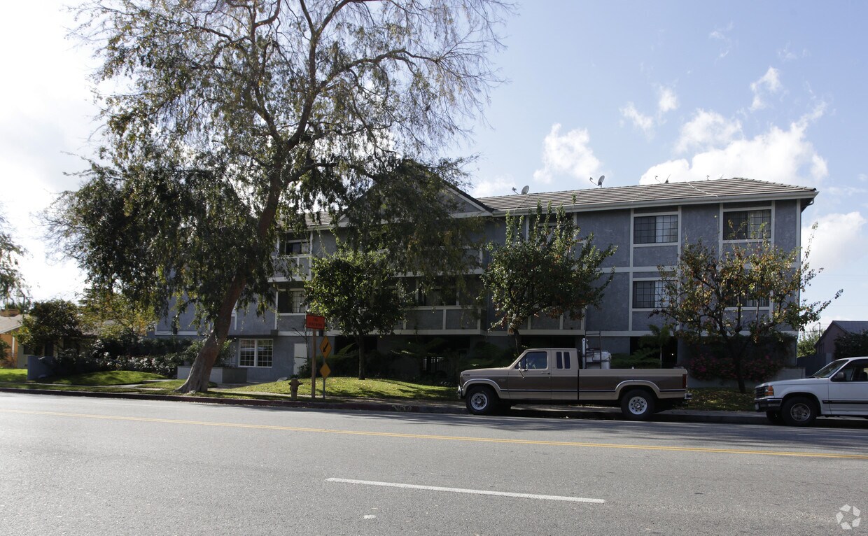 Building Photo - 6645 Coldwater Canyon Ave