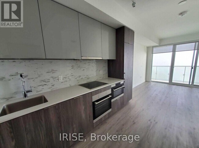 Building Photo - 15 Queens Quay E