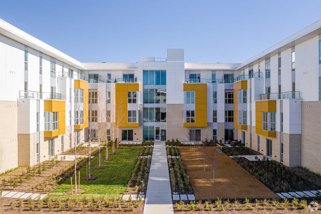 Crystal Flats Apartments 1401 NE John Deshields Blvd Bentonville, AR