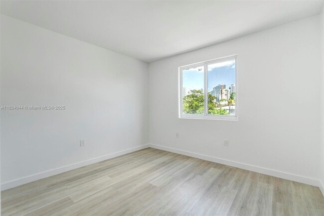 Building Photo - 620 SW 10th St