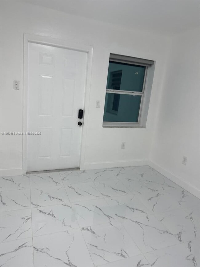 Foto del edificio - 531 E 63rd St