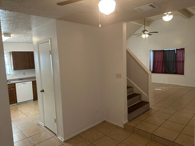 Foto del edificio - 402 Juniper Ct