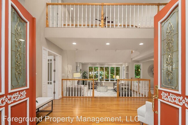 Building Photo - 4 br, 3.5 bath House - 16040 NE 6th St