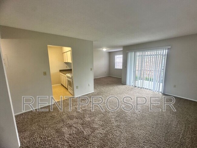 Foto del edificio - 5317 Curry Ford Rd