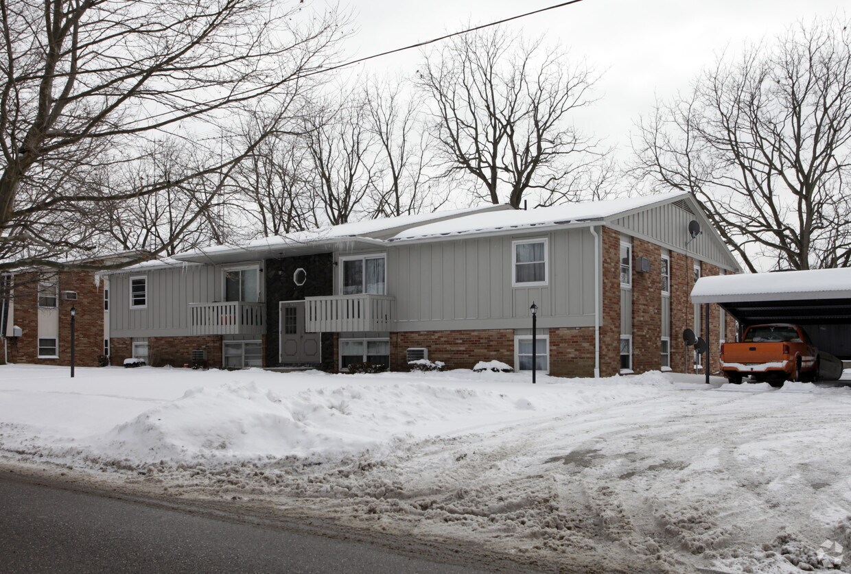 170 Frana Clara St, Louisville, OH 44641 Apartments in Louisville, OH