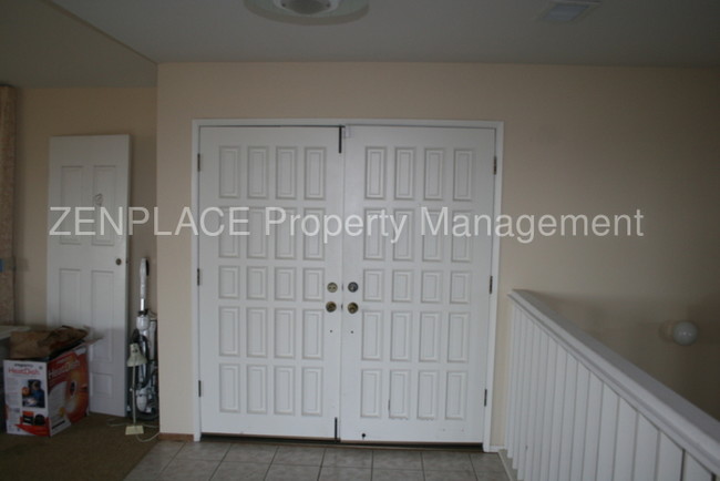 Building Photo - 2474 Hallmark Dr