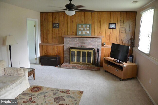 Foto del edificio - 1614 Hiddenbrook Dr