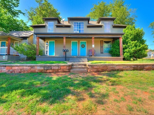 Foto del edificio - 220 E Springer Ave