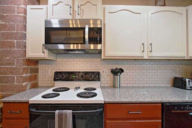 Foto del edificio - 121 S Railroad St