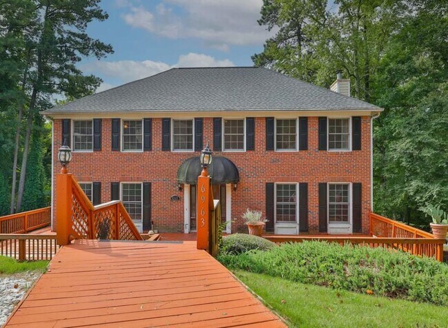 Foto del edificio - 6963 Whispering Oaks Ct