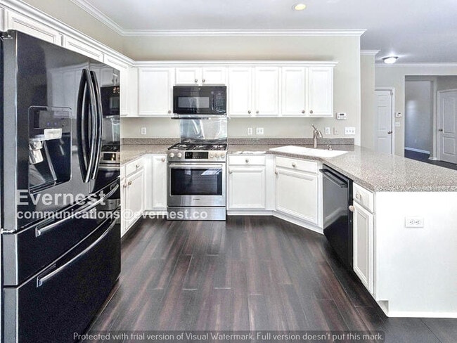 Building Photo - Lovely 3-Bedroom Townhome with Garage / Pe...