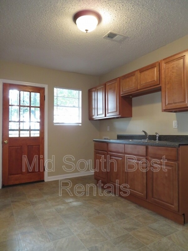 Building Photo - 2386 Lamar Cir