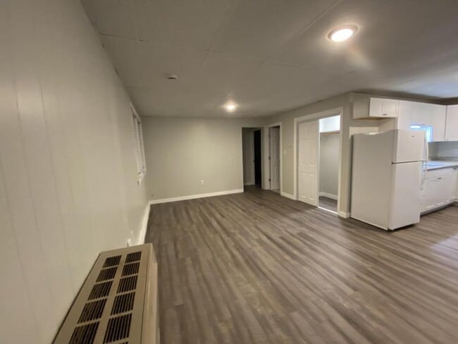 Building Photo - 95 E Main St