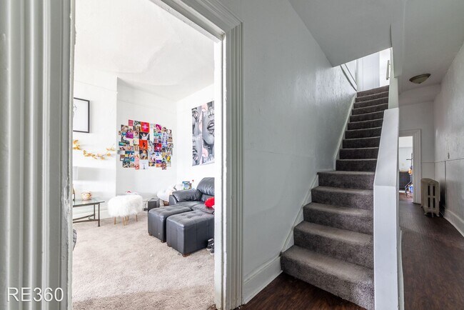 Building Photo - 5 br, 2 bath House - 28 Sharon St South Si...