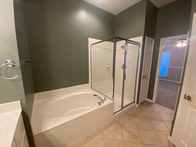 Building Photo - 10612 Stoneside Trl