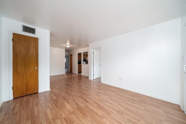 Building Photo - 207 Manhattan Ave