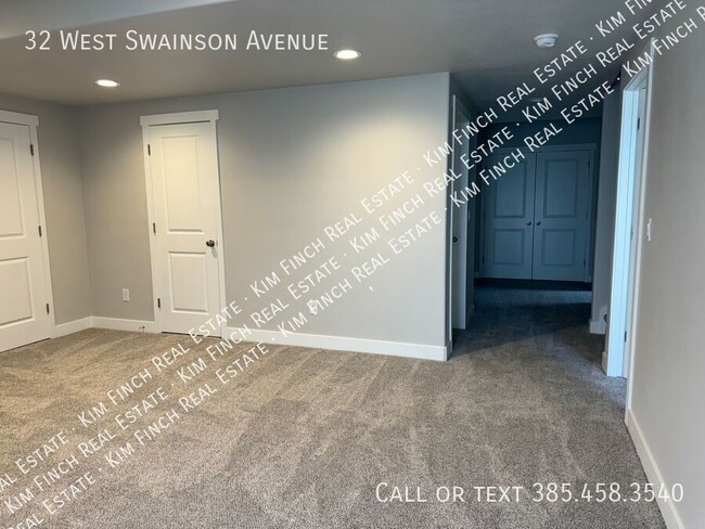 Foto del edificio - 32 W Swainson Ave