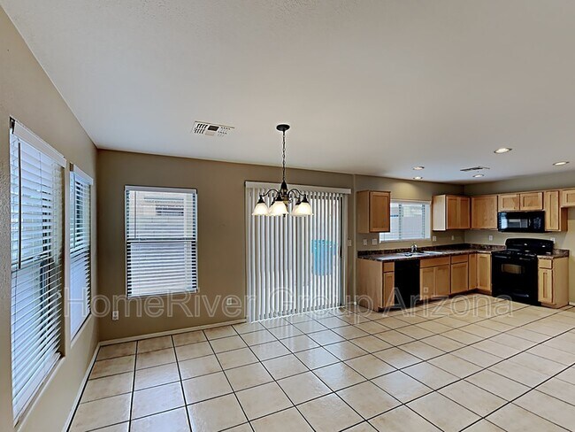 Building Photo - 6413 W Valencia Dr