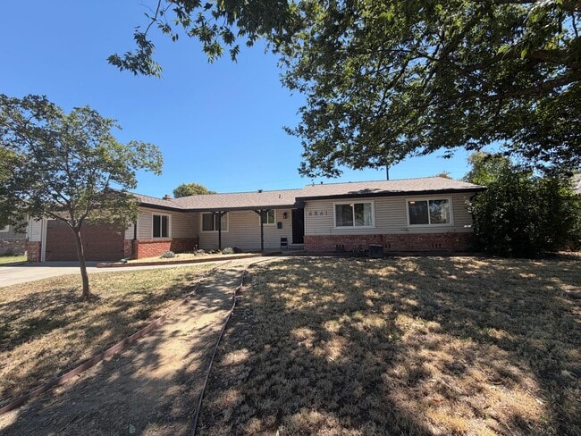Building Photo - 3 Bedroom | 2 Bathroom | Single family home in Golf Course Terrace