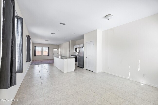 Foto del edificio - 2430 E Alonso Dr