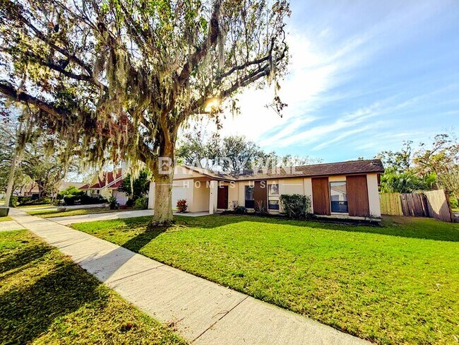 Foto del edificio - 734 Sandy Creek Dr