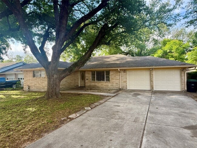 Building Photo - 7868 Broadview Dr