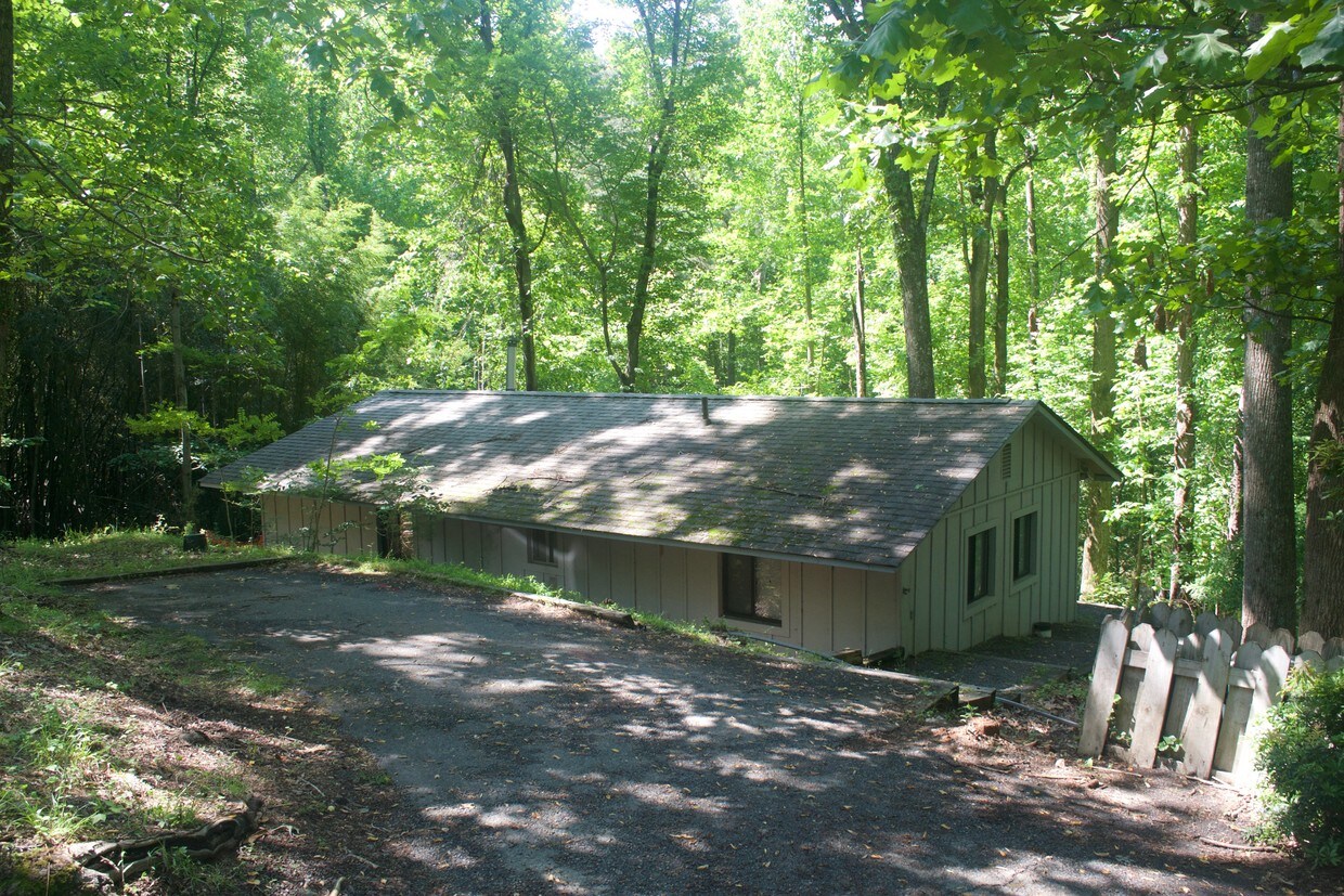 Primary Photo - Glenwood Road Cottages