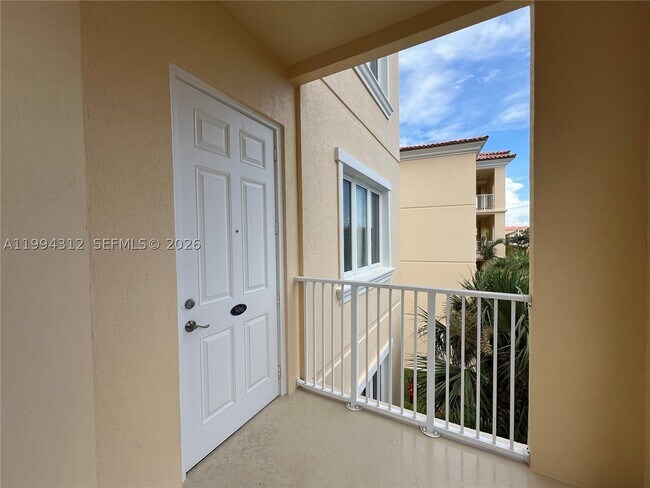 Building Photo - 5 FL-5