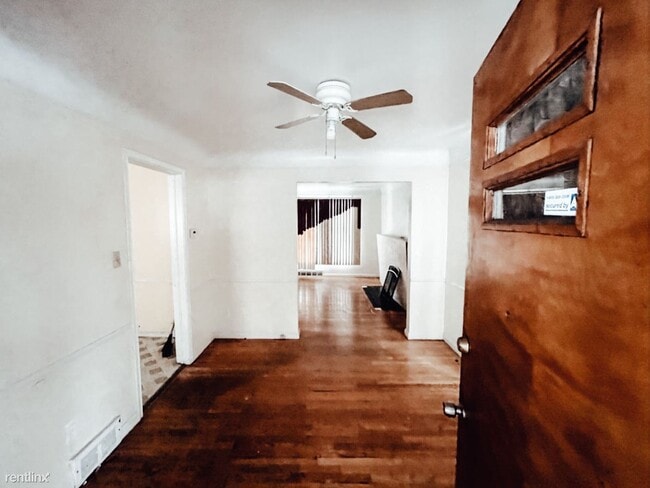 Building Photo - 3 br, 1.5 bath House - 16510 Vaughan St