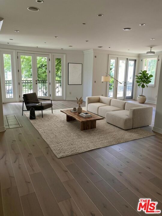 Building Photo - 129 S Elm Dr