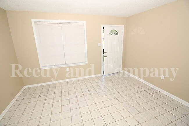 Foto del edificio - Duplex near Summer Ave.