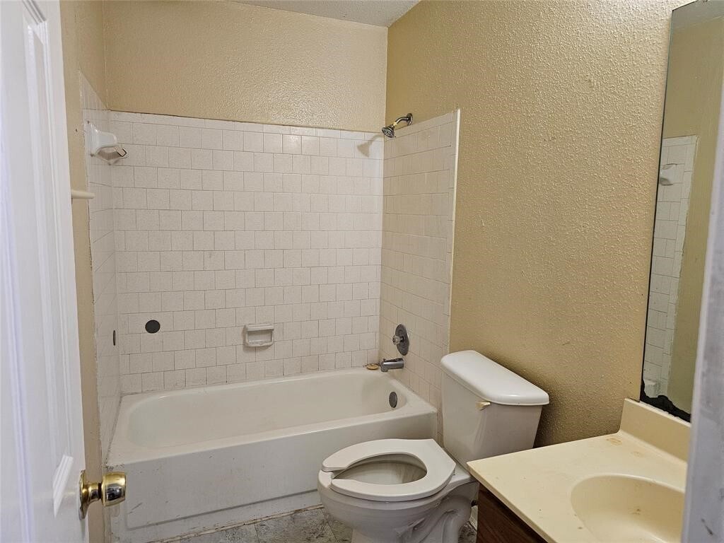 Foto del edificio - 3225 Hirschfield Rd