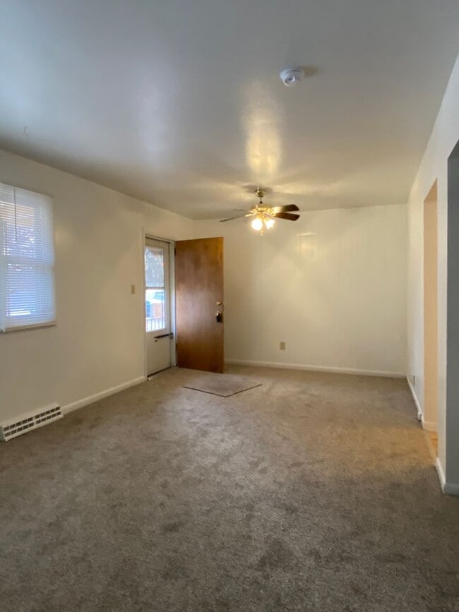 Building Photo - Comping Soon - Well maintained ranch apartment