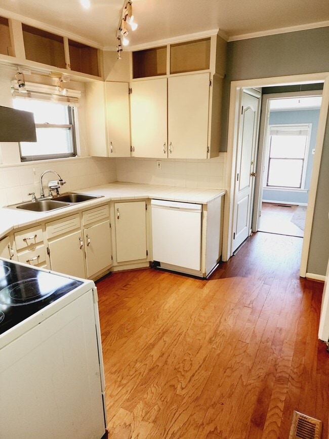 Building Photo - 5632 6th Ct S