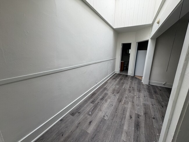 Building Photo - 208 N Maple St