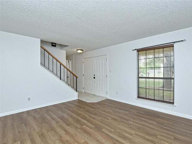 Building Photo - 3800 Palomar Ln
