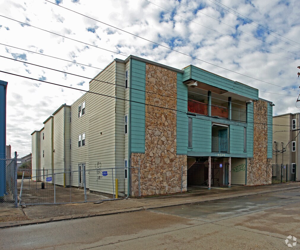 Primary Photo - 4525 N Rampart St