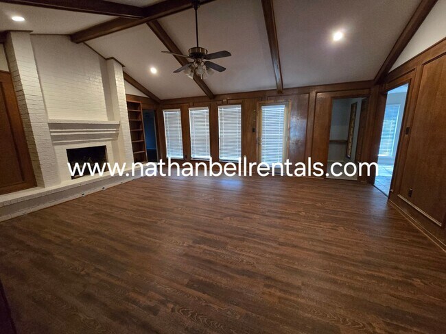 Foto del edificio - 3910 Shannon Dr