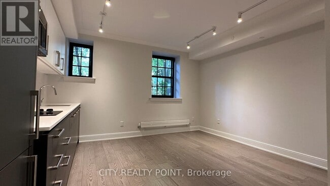 Building Photo - 2-112 Clarendon Ave