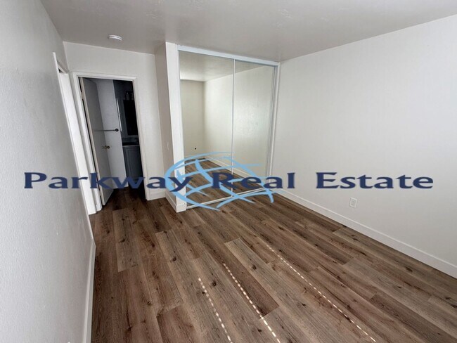 Foto del edificio - Penthouse Condo in 55+ Community