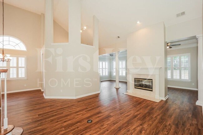 Building Photo - 17 Arbor Way