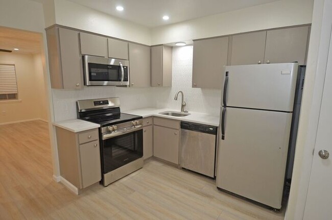 Foto del edificio - Tara Condos 2 Bed 1 Bath Apt NW 63rd & May...