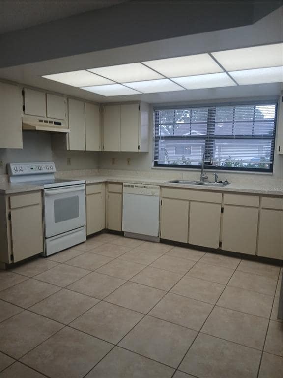 Building Photo - 3321 Whispering Dr S