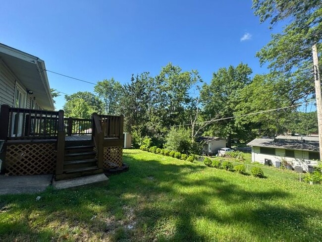Building Photo - Three Bed 1 Bath Home