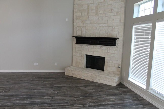 Foto del edificio - 15195 Shellwood Ln