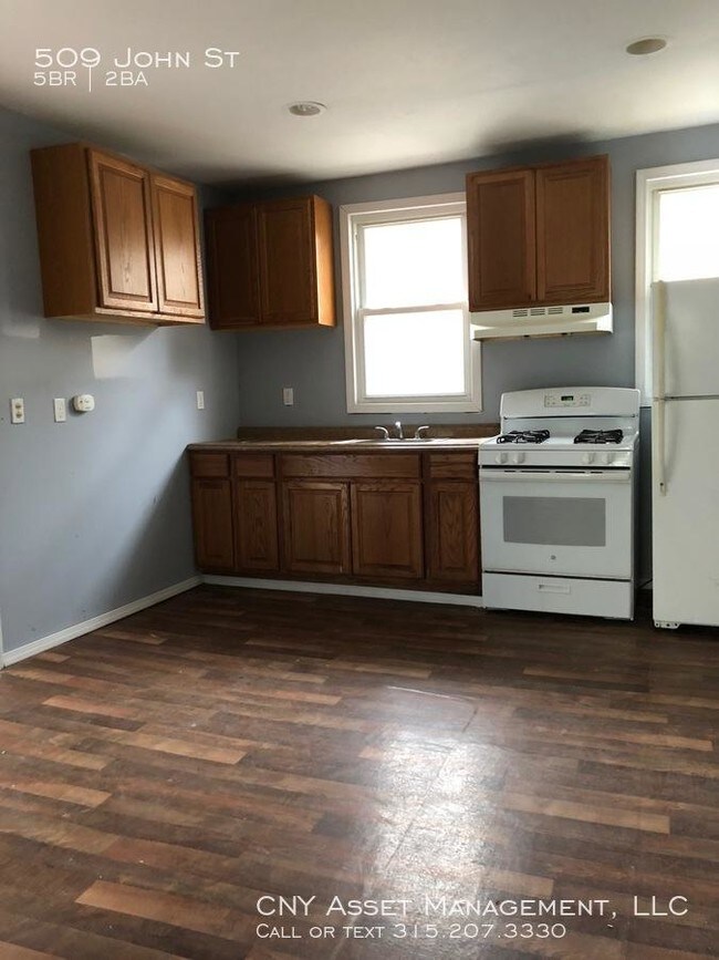Foto del edificio - 5 bedroom in Syracuse NY 13208